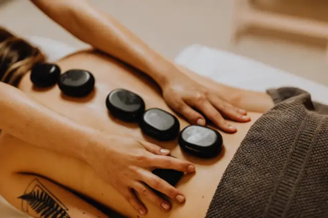 Hot oil and hot stone massage at Teeling Thai Spa Dubai Marina